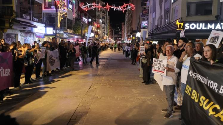 Animal Rights Activists Formed Human Chain In Izmir Against Euthanasia Law IZMIR, TURKEY OCTOBER 4, 2026: Animal rights activists staged a protest in Izmir on World Animal Protection Day, opposing the decision to round up and euthanize stray animals. Members of the Izmir Right to Life Advocates gathered in front of Alsancak Train Station in the Konak district and protested against the Law Amending the Animal Protection Act, which was passed by the Grand National Assembly of Turkey on July 30, 2024, published in the Official Gazette on August 2, 2024, and entered into force. Activists marched from Alsancak Station along Cyprus Martyrs Street before gathering in front of the Türkan Saylan Cultural Center. Chanting slogans including No Copyright: x xTurgayxKilicx xJNAxPressx