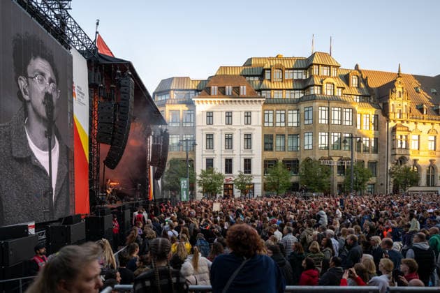 Celebrating German Unity Day in Bremen: German Unity Day 2026 celebrations, Bremen, October 4, 2026; Bremen, public festival, concert; Bremen, Germany, October 4, 2026 Celebrating German Unity Day in Bremen at the Market Square, City Hall on October 4, 2026 in Bremen, Germany Photo by Axel Kaste, Concert at Bremen Market Square, City Hall, Free Hanseatic City of Bremen, Germ Tag der Deutschen Einheit Konzert Kamrad + Versengold 4.10.26 LR-2097