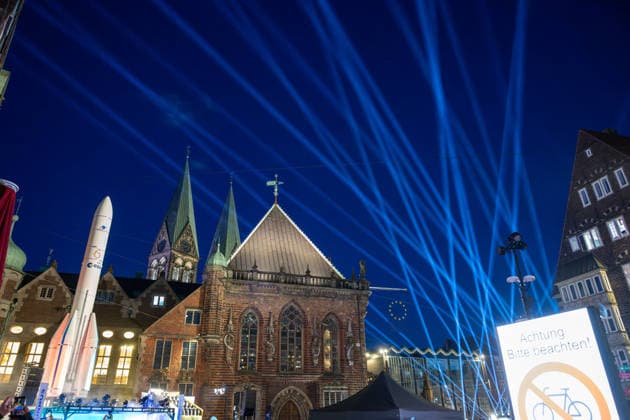 Celebrating German Unity Day in Bremen: German Unity Day 2026 celebrations, Bremen, October 4, 2026; Bremen, public festival, downtown illuminated, City Hall, with fireworks; Bremen, Germany, October 4, 2026 Celebrating German Unity Day in Bremen at the Market Square, City Hall on October 4, 2026 in Bremen, Germany Photo by Axel Kaste, Con Tag der Deutschen Einheit Konzert Kamrad + Versengold 4.10.26 LR-2159