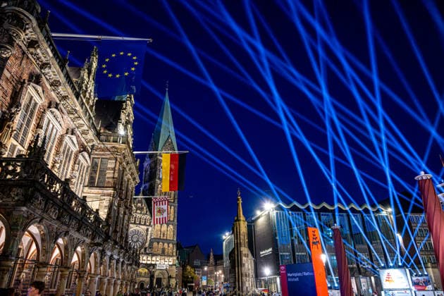 Celebrating German Unity Day in Bremen: Celebrations for German Unity Day 2026, Bremen, October 4, 2026; Bremen, public festival, downtown illuminated, Bremen City Hall, Germany, October 4, 2026 Celebrating German Unity Day in Bremen at the Market Square, City Hall on October 4, 2026 in Bremen, Germany Photo by Axel Kaste, Concert at Bremen Market Squ Tag der Deutschen Einheit Konzert Kamrad + Versengold 4.10.26 LR-2161