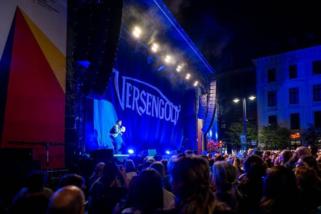 Celebrating German Unity Day in Bremen: German Unity Day 2026 celebrations, Bremen, October 4, 2026; Bremen, public festival, Fersengold concert, Bremen, Germany, October 4, 2026 Celebrating German Unity Day in Bremen at the Market Square, City Hall on October 4, 2026 in Bremen, Germany Photo by Axel Kaste, Concert at Bremen Market Square, City Hall, Free Hanseati Tag der Deutschen Einheit Konzert Kamrad + Versengold 4.10.26 LR-2171