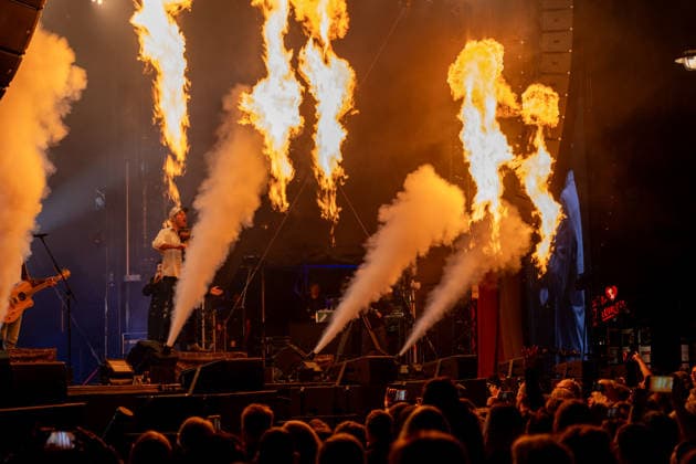 Celebrating German Unity Day in Bremen: German Unity Day 2026 celebrations, Bremen, October 4, 2026; Bremen, public festival, Fersengold concert, Bremen, Germany, October 4, 2026 Celebrating German Unity Day in Bremen at the Market Square, City Hall on October 4, 2026 in Bremen, Germany Photo by Axel Kaste, Concert at Bremen Market Square, City Hall, Free Hanseati Tag der Deutschen Einheit Konzert Kamrad + Versengold 4.10.26 LR-2190