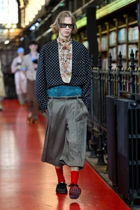 PFW Valentino Runway A model walks the runway at the Valentino show during Paris Fashion Week, in Paris, France on 4 October 2026. Photo by Julien Reynaud APS-Medias ABACAPRESS.COM Paris France  Copyright: xReynaudxJulien APS-Medias ABACAx