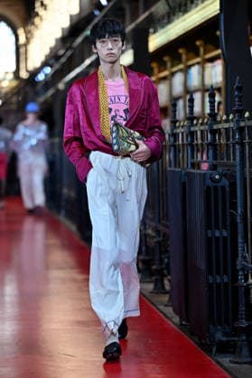 PFW Valentino Runway A model walks the runway at the Valentino show during Paris Fashion Week, in Paris, France on 4 October 2026. Photo by Julien Reynaud APS-Medias ABACAPRESS.COM Paris France  Copyright: xReynaudxJulien APS-Medias ABACAx