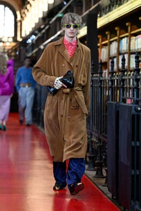 PFW Valentino Runway A model walks the runway at the Valentino show during Paris Fashion Week, in Paris, France on 4 October 2026. Photo by Julien Reynaud APS-Medias ABACAPRESS.COM Paris France  Copyright: xReynaudxJulien APS-Medias ABACAx