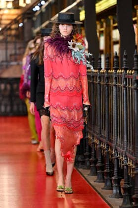 PFW Valentino Runway A model walks the runway at the Valentino show during Paris Fashion Week, in Paris, France on 4 October 2026. Photo by Julien Reynaud APS-Medias ABACAPRESS.COM Paris France  Copyright: xReynaudxJulien APS-Medias ABACAx