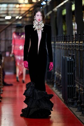 PFW Valentino Runway A model walks the runway at the Valentino show during Paris Fashion Week, in Paris, France on 4 October 2026. Photo by Julien Reynaud APS-Medias ABACAPRESS.COM Paris France  Copyright: xReynaudxJulien APS-Medias ABACAx