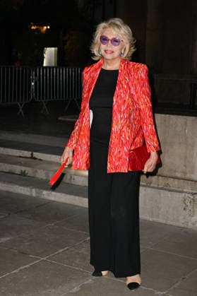 PFW Jean Paul Gaultier Outside Arrivals Amanda Lear arriving at Jean Paul Gaultier show during Paris Fashion Week, in Paris, France on 4 October 2026. Photo by Julien Reynaud APS-Medias ABACAPRESS.COM Paris France  Copyright: xReynaudxJulien APS-Medias ABACAx