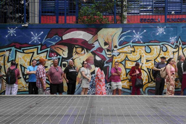 October 4, 2026, Rio De Janeiro, Rio De Janeiro, Brazil: Voters wait in line outside Escola Municipal MaroÂ­lia de Dirceu, a polling place in Brazil on Election Day as millions of citizens head to the polls in the countryÃ¢â‚¬â ¢s closely contested 2026 general election. The presidential race between incumbent Luiz InoÂ¡cio Lula da Silva and right-wing Senator FloÂ¡vio Bolsonaro has dominated the campaign, with polls showing a tight contest ahead of the October 4 first round. Brazilians are also voting for governors, senators and federal and state legislators. Rio De Janeiro Brazil  - ZUMAn Li 20261004_znp_k251_006 Copyright: xBobxKarpx
