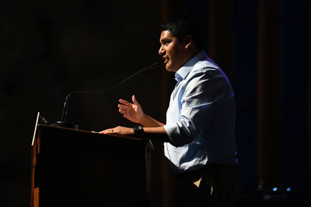 October 4, 2026, Bakersfield, California, USA: Bakersfield, California, U.S. - US Congressional candidate from the Central Valley spoke at the rally. Bernie Sanders hosted a Fighting Oligarchy rally in Bakersfield Calif. Sunday afternoon. Bakersfield USA  - ZUMAw332 20261004_aap_w332_013 Copyright: xNealxWatersx