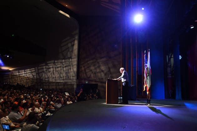 October 4, 2026, Bakersfield, California, USA: Bakersfield, California, U.S. - Bernie Sanders hosted a Fighting Oligarchy rally in Bakersfield Calif. Sunday afternoon. Bakersfield USA  - ZUMAw332 20261004_aap_w332_019 Copyright: xNealxWatersx