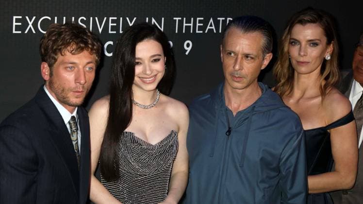 October 4, 2026, New York, New York, USA: Actors JEREMY ALLEN WHITE, MIKEY MADISON, JEREMY STRONG, and BETTY GILPIN seen during the red carpet arrivals at the World Premiere of The Social Reckoning held at the Regal Union Square Theater. New York USA  - ZUMAk03_ 20261004_zaf_k03_088 Copyright: xNancyxKaszermanx