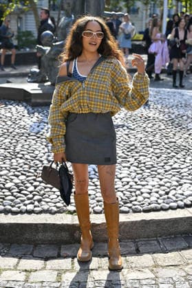 PFW Miu Miu Outside Arrivals Guest arriving at the Miu Miu show during Paris Fashion Week, in Paris, France on 4 October 2026. Photo by Julien Reynaud APS-Medias ABACAPRESS.COM Paris France  Copyright: xReynaudxJulien APS-Medias ABACAx