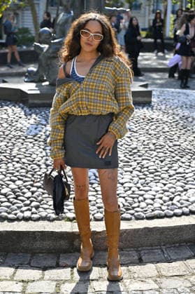 PFW Miu Miu Outside Arrivals Guest arriving at the Miu Miu show during Paris Fashion Week, in Paris, France on 4 October 2026. Photo by Julien Reynaud APS-Medias ABACAPRESS.COM Paris France  Copyright: xReynaudxJulien APS-Medias ABACAx