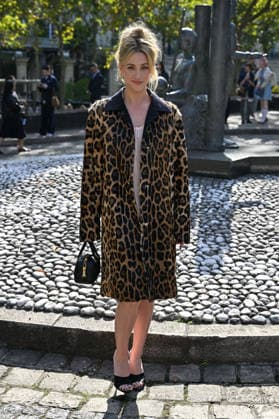 PFW Miu Miu Outside Arrivals Lili Reinhart arriving at the Miu Miu show during Paris Fashion Week, in Paris, France on 4 October 2026. Photo by Julien Reynaud APS-Medias ABACAPRESS.COM Paris France  Copyright: xReynaudxJulien APS-Medias ABACAx