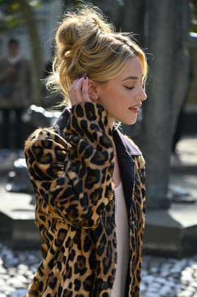 PFW Miu Miu Outside Arrivals Lili Reinhart arriving at the Miu Miu show during Paris Fashion Week, in Paris, France on 4 October 2026. Photo by Julien Reynaud APS-Medias ABACAPRESS.COM Paris France  Copyright: xReynaudxJulien APS-Medias ABACAx