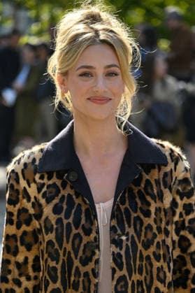 PFW Miu Miu Outside Arrivals Lili Reinhart arriving at the Miu Miu show during Paris Fashion Week, in Paris, France on 4 October 2026. Photo by Julien Reynaud APS-Medias ABACAPRESS.COM Paris France  Copyright: xReynaudxJulien APS-Medias ABACAx