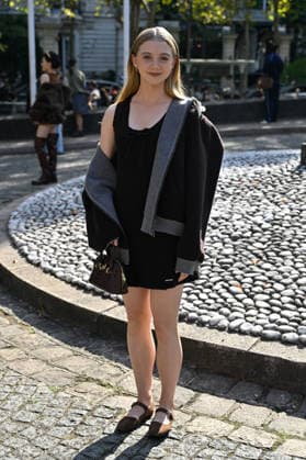 PFW Miu Miu Outside Arrivals Evie Templeton arriving at the Miu Miu show during Paris Fashion Week, in Paris, France on 4 October 2026. Photo by Julien Reynaud APS-Medias ABACAPRESS.COM Paris France  Copyright: xReynaudxJulien APS-Medias ABACAx