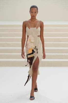 PFW - Akris Runway A model walks the runway during the Akris Womenswear Spring Summer 2027 show as part of Paris Fashion Week on October 04, 2026 in Paris, France. Photo by Alain-Gil Gonzalez ABACAPRESS.COM Paris France  Copyright: xGonzalezxAlain-Gil ABACAx