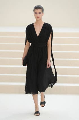 PFW - Akris Runway A model walks the runway during the Akris Womenswear Spring Summer 2027 show as part of Paris Fashion Week on October 04, 2026 in Paris, France. Photo by Alain-Gil Gonzalez ABACAPRESS.COM Paris France  Copyright: xGonzalezxAlain-Gil ABACAx