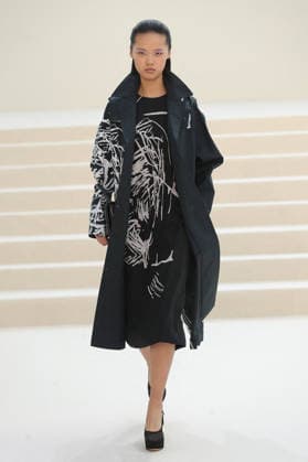 PFW - Akris Runway A model walks the runway during the Akris Womenswear Spring Summer 2027 show as part of Paris Fashion Week on October 04, 2026 in Paris, France. Photo by Alain-Gil Gonzalez ABACAPRESS.COM Paris France  Copyright: xGonzalezxAlain-Gil ABACAx