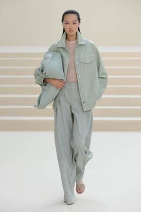 PFW - Akris Runway A model walks the runway during the Akris Womenswear Spring Summer 2027 show as part of Paris Fashion Week on October 04, 2026 in Paris, France. Photo by Alain-Gil Gonzalez ABACAPRESS.COM Paris France  Copyright: xGonzalezxAlain-Gil ABACAx