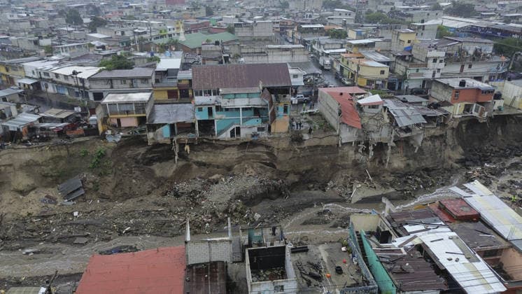 Heavy rains linked to El Nino trigger severe land collapse in Guatemala SAN MIGUEL PETAPA, GUATEMALA - OCTOBER 04: The Pinula River surges following relentless rainfall linked to the El Nino phenomenon, triggering severe erosion and the collapse of homes in the Villa Hermosa I neighborhood of San Miguel Petapa, Guatemala on October 04, 2026. Official reports indicate extensive structural damage and continuous land loss, exacerbating years of riverbank erosion and placing neighboring residential properties at critical risk as heavy precipitation and scouring persist. Luis Vargas Anadolu San Miguel Petapa Guatemala. Editorial use only. Please get in touch for any other usage.  Copyright: x2026xAnadoluxLuisxVargasx