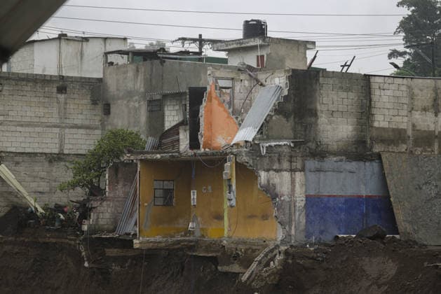 Heavy rains linked to El Nino trigger severe land collapse in Guatemala SAN MIGUEL PETAPA, GUATEMALA - OCTOBER 04: The Pinula River surges following relentless rainfall linked to the El Nino phenomenon, triggering severe erosion and the collapse of homes in the Villa Hermosa I neighborhood of San Miguel Petapa, Guatemala on October 04, 2026. Official reports indicate extensive structural damage and continuous land loss, exacerbating years of riverbank erosion and placing neighboring residential properties at critical risk as heavy precipitation and scouring persist. Luis Vargas Anadolu San Miguel Petapa Guatemala. Editorial use only. Please get in touch for any other usage.  Copyright: x2026xAnadoluxLuisxVargasx