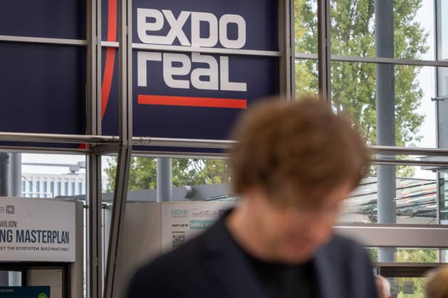 EXPO REAL 2026 in Munich, October 5, 2026: Trade visitors on their way to the exhibition halls at the Messe München grounds. First day of EXPO REAL 2026, the international trade fair for real estate, investments, and infrastructure will take place in Munich from October 5 to 7, 2026, bringing to