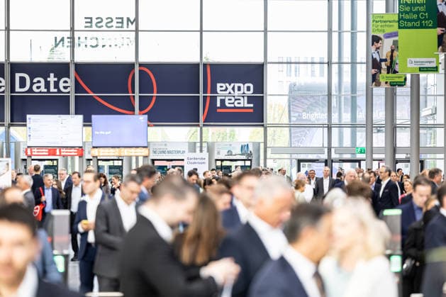 EXPO REAL 2026 in Munich, October 5, 2026: Trade visitors on their way to the exhibition halls at the Messe München grounds. First day of EXPO REAL 2026, the international trade fair for real estate, investments, and infrastructure will take place from October 5 to 7, 2026, in Munich, bringing t