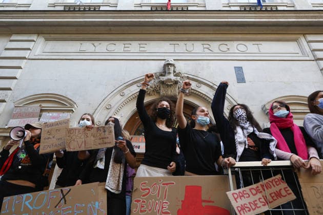 High School Turgot Blockade - Paris Student blocking High school Turgot in Paris, France on October 5, 2026 as they continue their protest to demand the hiring of substitute teachers, increased resources, and decent learning conditions. Photo by Raphael Lafargue ABACAPRESS.COM Paris France  Copyright: xLafarguexRaphael ABACAx