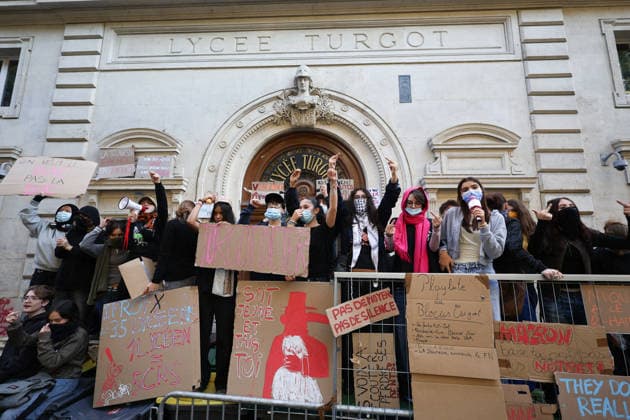 High School Turgot Blockade - Paris Student blocking High school Turgot in Paris, France on October 5, 2026 as they continue their protest to demand the hiring of substitute teachers, increased resources, and decent learning conditions. Photo by Raphael Lafargue ABACAPRESS.COM Paris France  Copyright: xLafarguexRaphael ABACAx