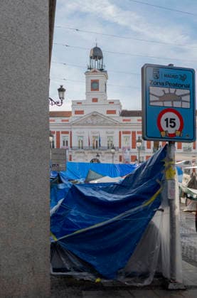 10th Day of the Housing Protest Camp at Puerta del Sol Tents at the Housing Protest Camp at Puerta del Sol, October 5, 2026, in Madrid, Spain. The Housing Protest Camp continues at Puerta del Sol as participants await political reactions to Prime Minister Pedro Sánchez’s call for elections. OCTOBER 5, 2026, Spain  Copyright: xAlbertoxOrtegax 7821772