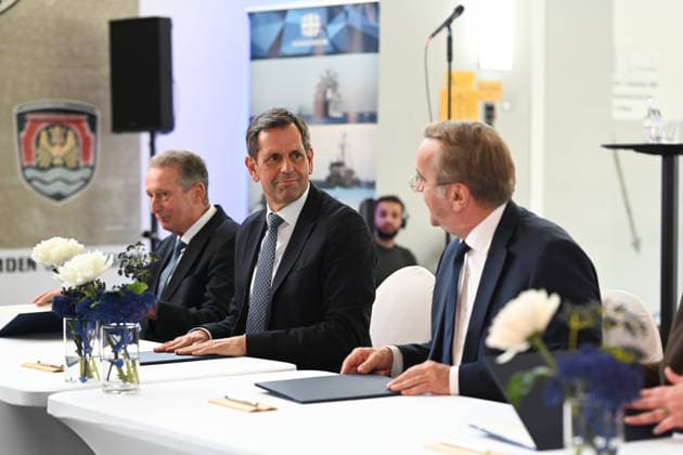 Navy to Get New Port in Emden Olaf Lies (SPD), Minister-President of Lower Saxony, looks toward Boris Pistorius (SPD), Federal Minister of Defense, after the signing ceremony at the Knock Main Pumping Station. Federal Minister of Defense Boris Pistorius (SPD) a Copyright: xdiebildwerftx