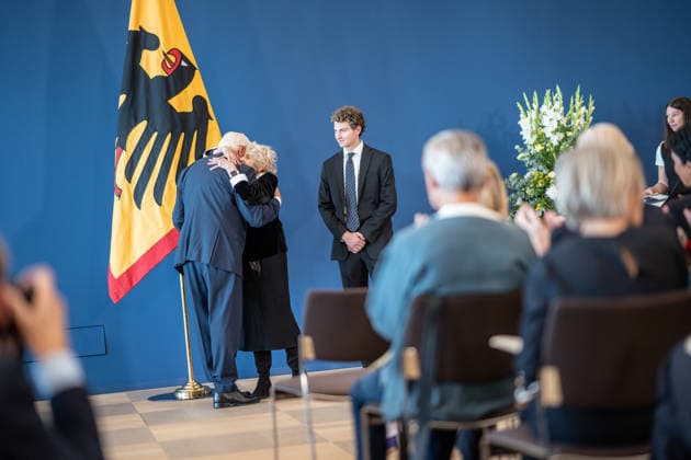 Federal President Frank Walter Steinmeier awards the Order of Merit of the Federal Republic of Germany to 21 citizens on German Unity Day: Tova Friedman and Aron Goodman, Holocaust survivors and their grandson, who work together on TikTok to educate people about the Shoah. Federal President awards the Order of Merit