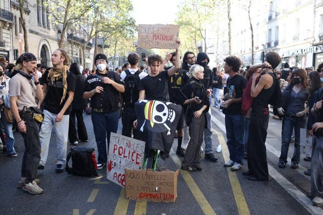 Clashes With Police During Student Protest - Paris Clashes between protesters and law enforcement during a student demonstration near Place de la Bastille in Paris, in the 11th arrondissement, France, on October 5, 2026. Students continue their protest to demand the hiring of substitute teachers, increased resources, and decent learning conditions. Photo by Raphael Lafargue ABACAPRESS.COM Paris Ile-de-France France  Copyright: xLafarguexRaphael ABACAx