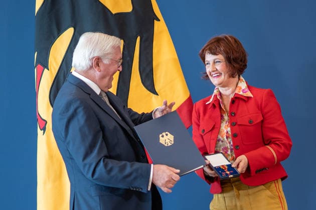 Federal President Frank Walter Steinmeier awards the Order of Merit of the Federal Republic of Germany to 21 citizens on German Unity Day Annette Dittert, journalist Federal President awards the Order of Merit of the Federal Republic of Germany on German Unity Day, Berlin, Germany, official residence at the Spreebogen