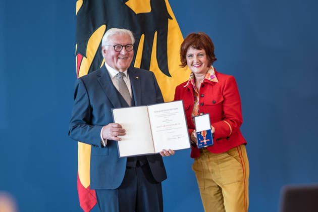 Federal President Frank Walter Steinmeier awards the Order of Merit of the Federal Republic of Germany to 21 citizens on German Unity Day Annette Dittert, journalist Federal President awards the Order of Merit of the Federal Republic of Germany on German Unity Day, Berlin, Germany, official residence at the Spreebogen