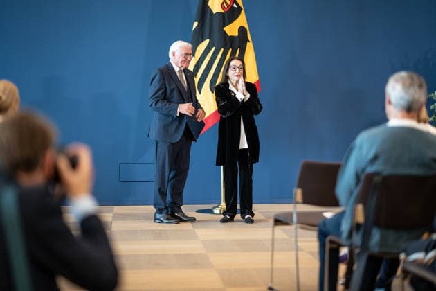 Federal President Frank Walter Steinmeier awards the Order of Merit of the Federal Republic of Germany to 21 citizens on German Unity Day Nana Mouskouri, singer and musician Federal President awards the Order of Merit of the Federal Republic of Germany on German Unity Day, Berlin, Germany; official residence at the Spreebogen
