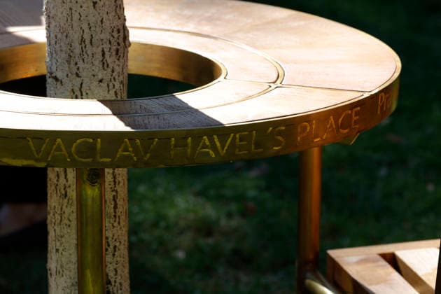 Frankfurt Impressions 05 10 2026 Opening of Havel’s Place in Metzlerpark, Frankfurt As part of the Frankfurt Book Fair, an installation consisting of two chairs at a table—as a place for encounters—here, engraved: Frankfurt am Main, Hesse, Germany