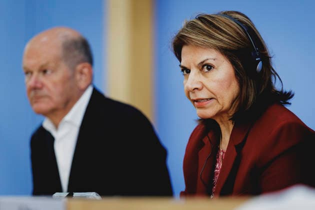 L R Olaf Scholz, former Federal Chancellor and Co-Chair of the ENSK, and Laura Chinchilla Miranda, former President of Costa Rica and Co-Chair of the ENSK, photographed during the press conference to introduce the North-South Commission on Development Policy in Berlin, October 5, 2026, Berlin, Germany Copyright: xFlorianxGaertnerx