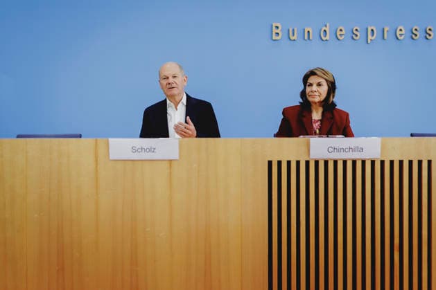 L R Olaf Scholz, former Federal Chancellor and Co-Chair of the ENSK, and Laura Chinchilla Miranda, former President of Costa Rica and Co-Chair of the ENSK, photographed during the press conference to introduce the North-South Commission on Development Policy in Berlin, October 5, 2026, Berlin, Germany Copyright: xFlorianxGaertnerx