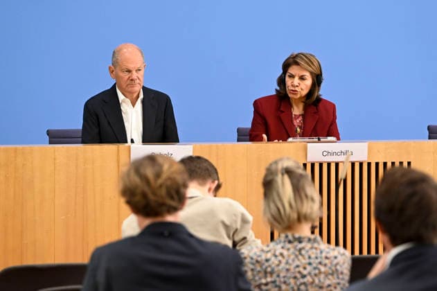 ABB BPK Olaf Scholz, former Federal Chancellor and Co-Chair of the ENSK, with Laura Chinchilla Miranda, President-elect of Costa Rica and Co-Chair of the ENSK Topic: Presentation of the North-South Commission on Development Policy (ENSK) Press Conference on the Composition and Priority Issues of the North-South Commi