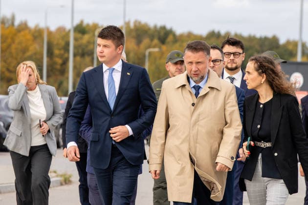 The meeting between Martynas Katelynas and Marcin Kierwinski at the Budzisko Border Control Point on October 5, 2026, in Budzisko  Copyright: xTeodorasxBiliÅ«nas BNSx