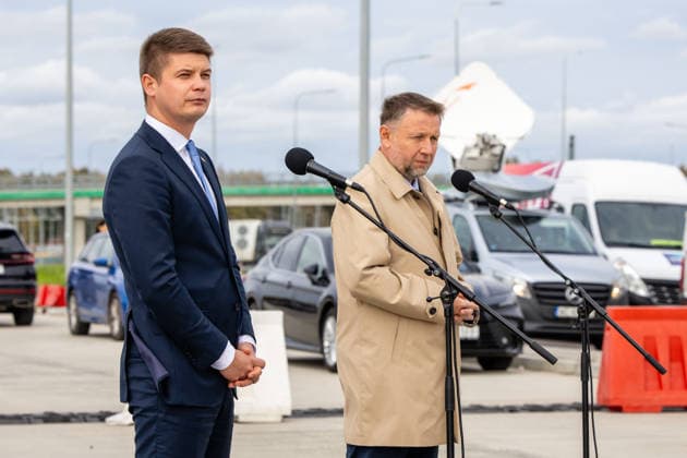 The meeting between Martynas Katelynas and Marcin Kierwinski at the Budzisko border checkpoint on October 5, 2026, in Budzisko  Copyright: xTeodorasxBiliÅ«nas BNSx