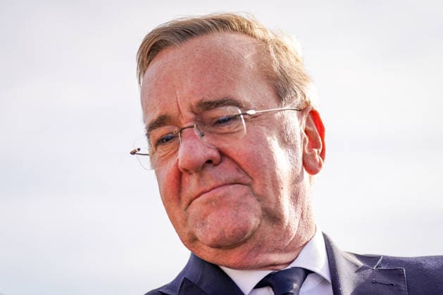 Germany, Emden: Federal Minister of Defense Boris Pistorius (SPD) saying goodbye after the press conference regarding the decision on the new naval port at Rysumer Nacken. Portrait, close-up, low-angle shot, serious expression, Boris Pistorius, Minister of Defense, Bundeswehr, German Navy, naval port, naval base, Rysumer Nacken, Emden, Lower Copyright: xJOERANxSTEINSIEKx