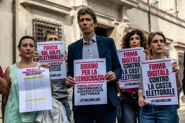 October 5, 2026, Rome, Italia, Italy: Europa Secretary Riccardo Magi participates in the flash mob against the electoral law in front of Palazzo Chigi, Rome 05 10 2026 Rome Italy  - ZUMAa289 20261005_zia_a289_115 Copyright: xFrancescoxFotiax xAgfx