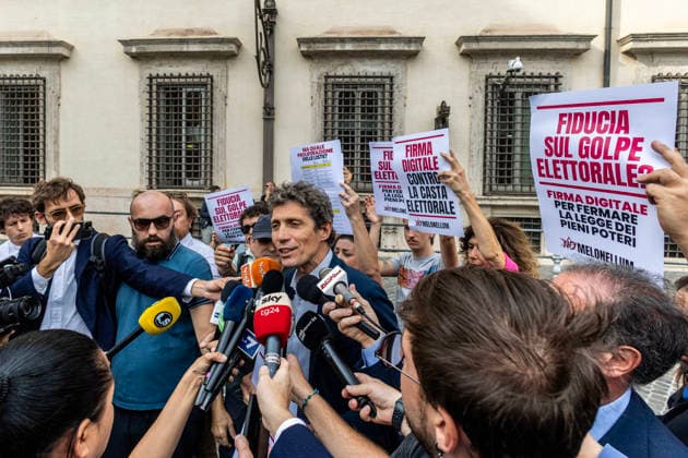 October 5, 2026, Rome, Italia, Italy: Europa Secretary Riccardo Magi participates in the flash mob against the electoral law in front of Palazzo Chigi, Rome 05 10 2026 Rome Italy  - ZUMAa289 20261005_zia_a289_122 Copyright: xFrancescoxFotiax xAgfx