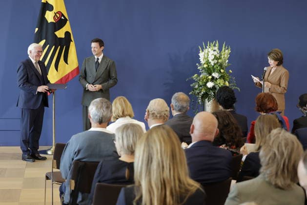 Federal President Frank Walter, Prof. Till Brönner, Potsdam, Brandenburg, Germany, Berlin, official residence at the Spreebogen; Federal President Frank Walter Steinmeier awarded the Order of Merit of the Federal Republic of Germany to 21 citizens on German Unity Day