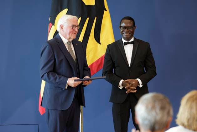 Federal President Frank Walter Steinmeier, Dr. Karamba Diaby, Halle (Saale), Saxony-Anhalt, Germany, Berlin, Official Residence at the Spreebogen; Federal President Frank Walter Steinmeier awarded the Order of Merit of the Federal Republic of Germany to 21 citizens on German Unity Day